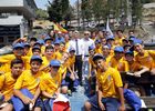 Enrique Cerezo y Alejandro Blanco posan con los niños del Campus Inmersión de Fútbol & Inglés de Vaughan y nuestra Fundación
